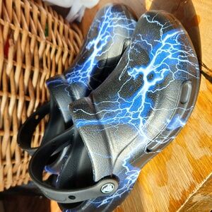 Crocs Shoes Men 6/‎ Women's 8 Bistro Black Lightning Bolt Graphic Slip Resistant